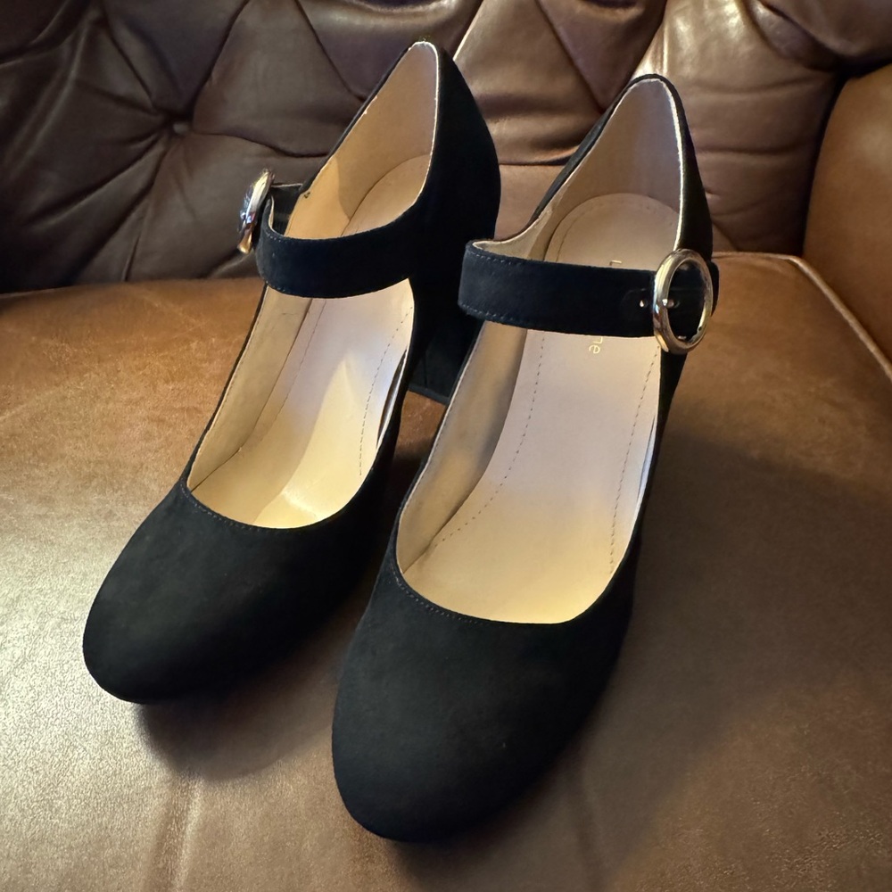 Liz Claiborne Black Faux Suede Heels Size 8 - Picture 2 of 5